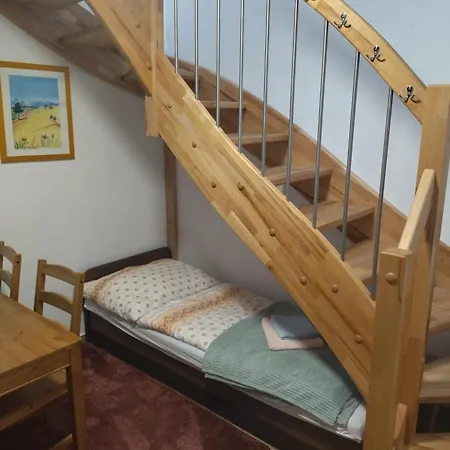 Domeček Ve Dvoře Bechyně