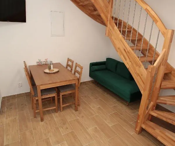 Domeček Ve Dvoře * Bechyně